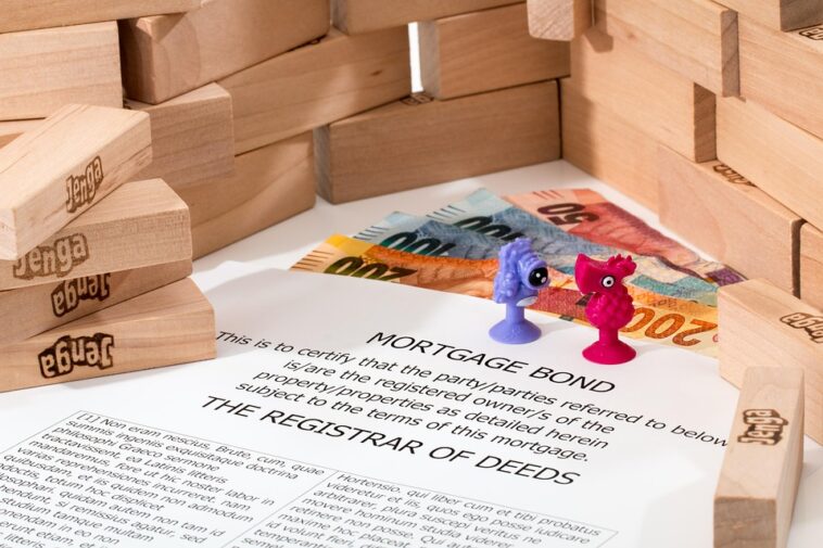 U.S. Mortgage Rates Dip to 6.27%, Offering Homebuyers a Glimmer of Relief Amid Economic Uncertainty